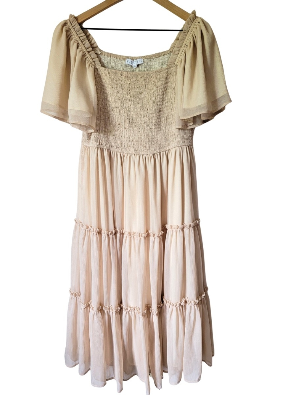 Ivy City Ellie Dress In Champange Chiffon Smocked Bodice Tiered Skirt Sz XL EUC